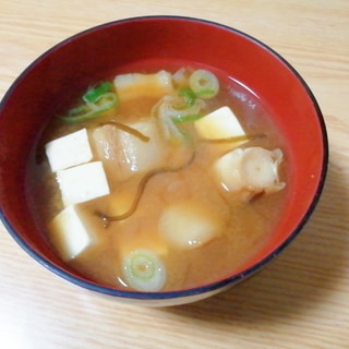 豆腐と麩と塩昆布とねぎの味噌汁